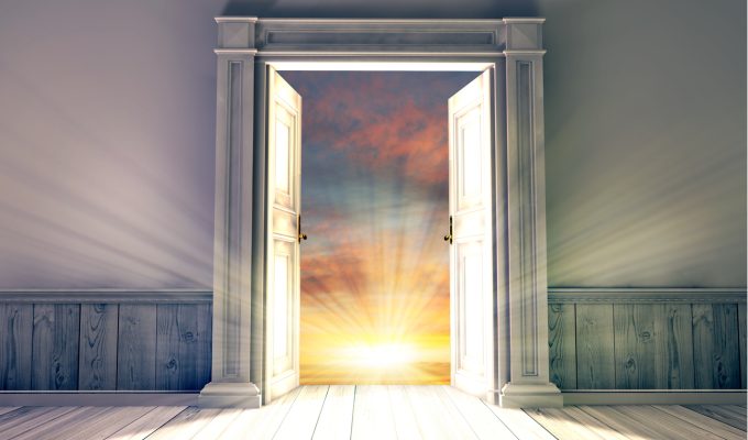 3d rendering the empty room with opened door